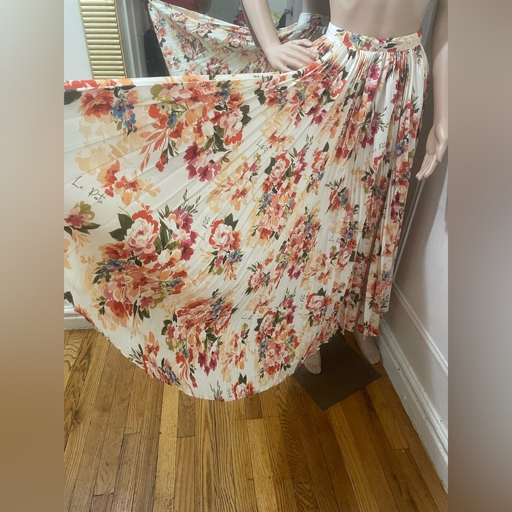 La Porte Floral Pleated Maxi Skirt in Cream and Coral - Picture 12 of 12